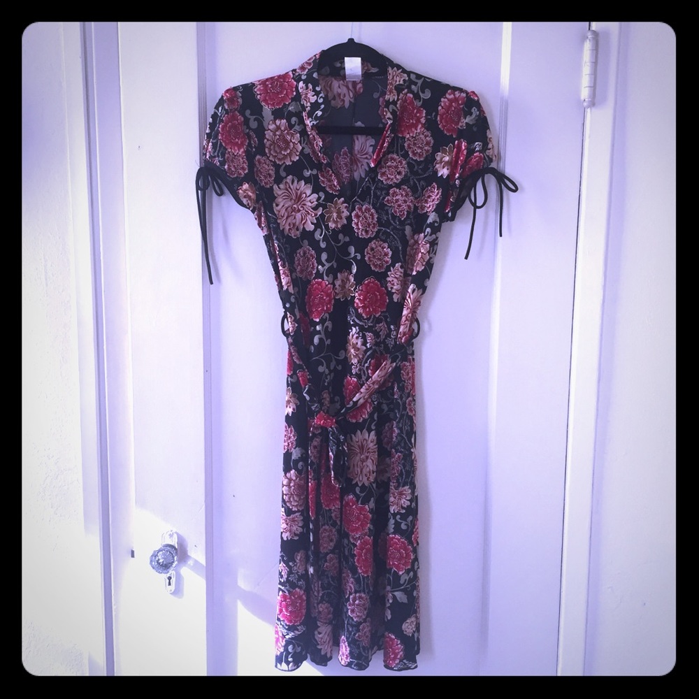 Cute floral dress with gold accents